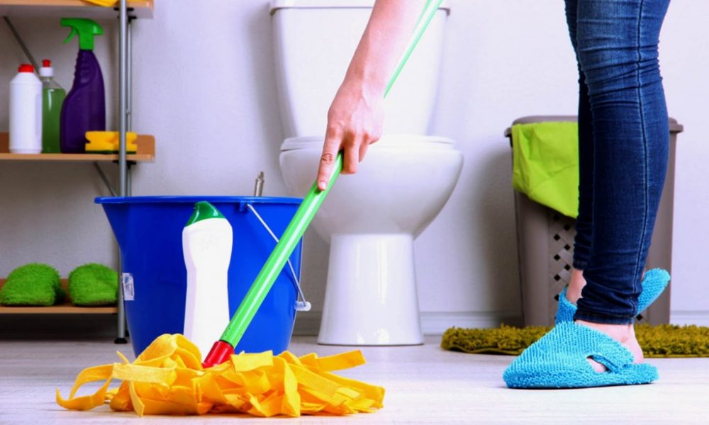 DIY-Bathroom-Cleaning-Tips-A-24-02-1024x640
